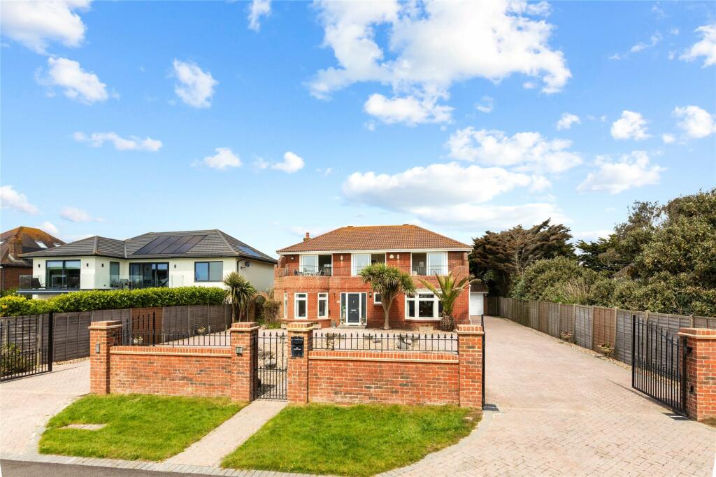 4 bedroom detached house for sale in Sea Avenue, Rustington