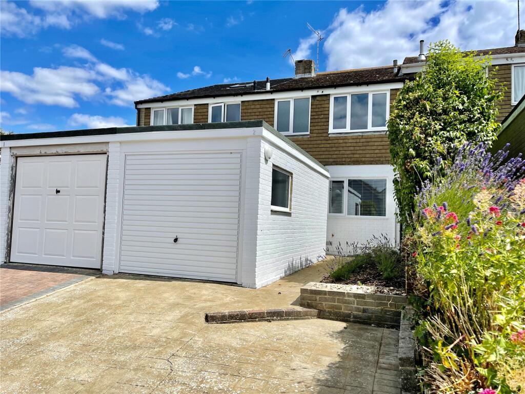 3 bedroom terraced house for rent in Cumberland Crescent, Angmering