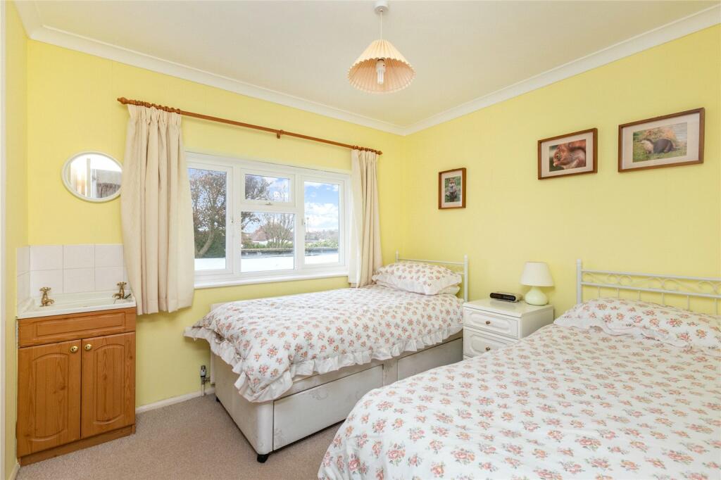 Additional property image - Sea Avenue, Rustington, Littlehampton, West Sussex, BN16
