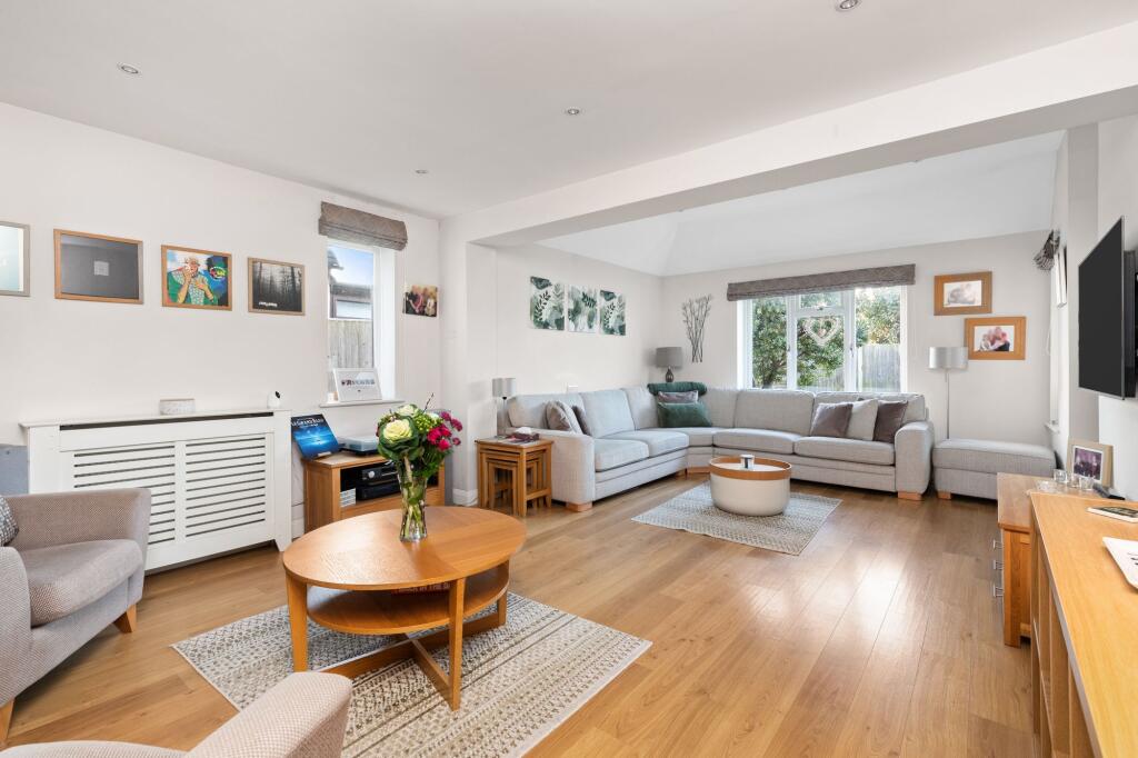 Additional property image - Sea Road, East Preston, BN16