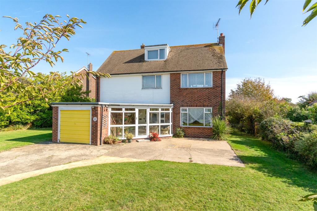 3 bedroom detached house for sale in Golden Avenue, East Preston