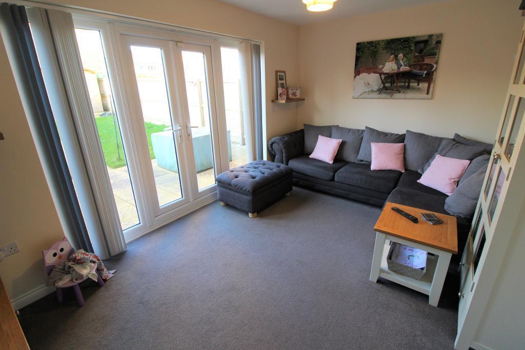 3 bedroom semidetached house for sale in Meadow View, Lundwood, Barnsley, South Yorkshire, S71