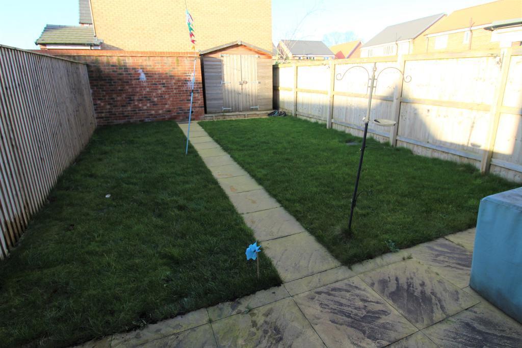 3 bedroom semidetached house for sale in Meadow View, Lundwood, Barnsley, South Yorkshire, S71