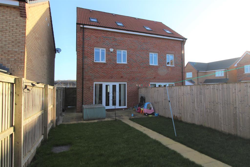 3 bedroom semidetached house for sale in Meadow View, Lundwood, Barnsley, South Yorkshire, S71