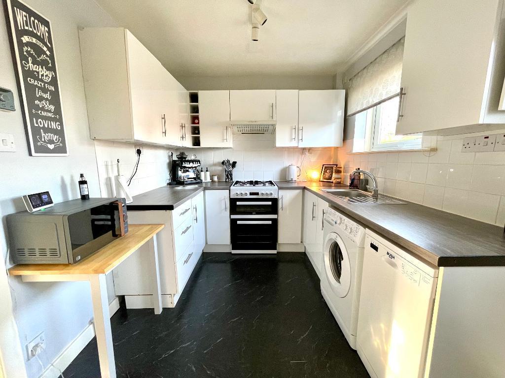 2 bedroom semidetached house for sale in Yews Avenue, Kendray, Barnsley, South Yorkshire, S70