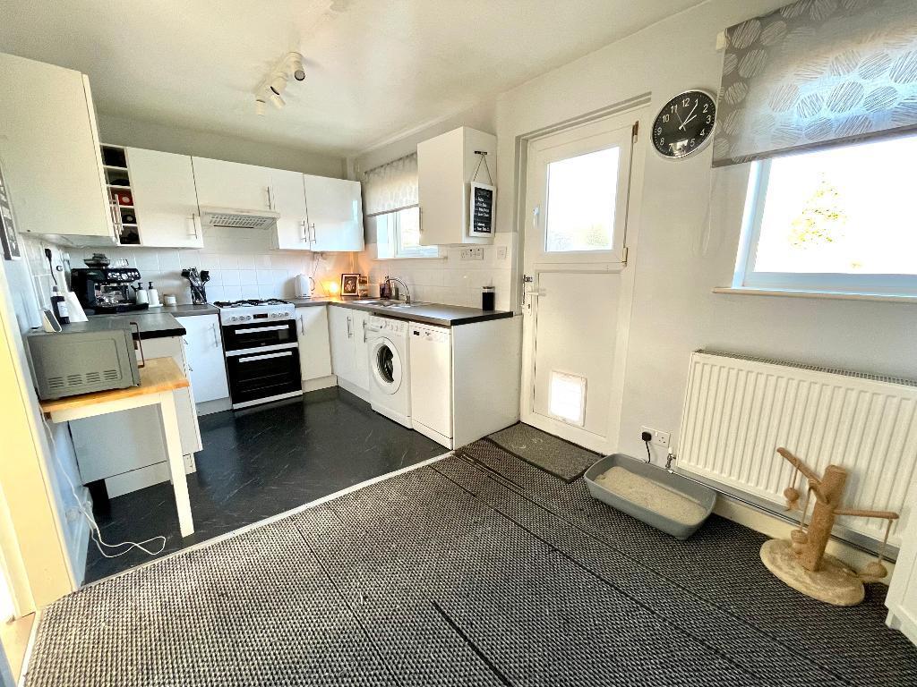 2 bedroom semidetached house for sale in Yews Avenue, Kendray, Barnsley, South Yorkshire, S70