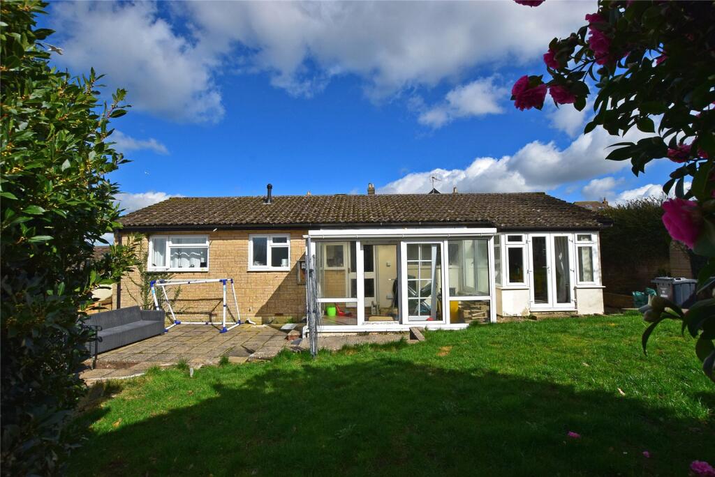 3 bedroom bungalow for sale in Avenue Mezidon Canon, Honiton, Devon, EX14