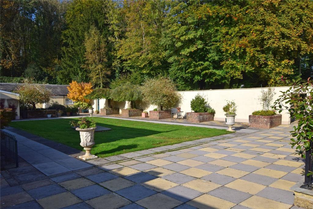 3 bedroom end of terrace house for sale in Widworthy Court, Wilmington