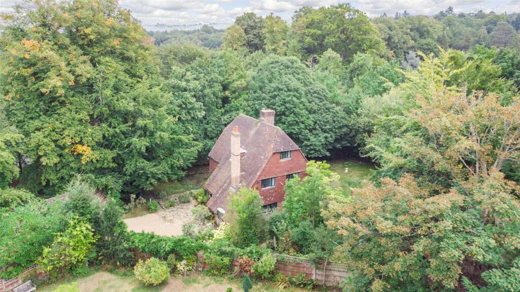 5 bedroom detached house for sale in Wildernesse Mount, Sevenoaks, Kent, TN13