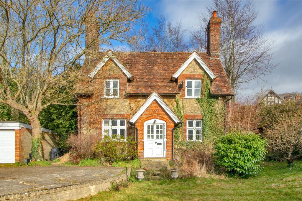 3 bedroom detached house for sale in Amherst Hill, Sevenoaks, Kent, TN13
