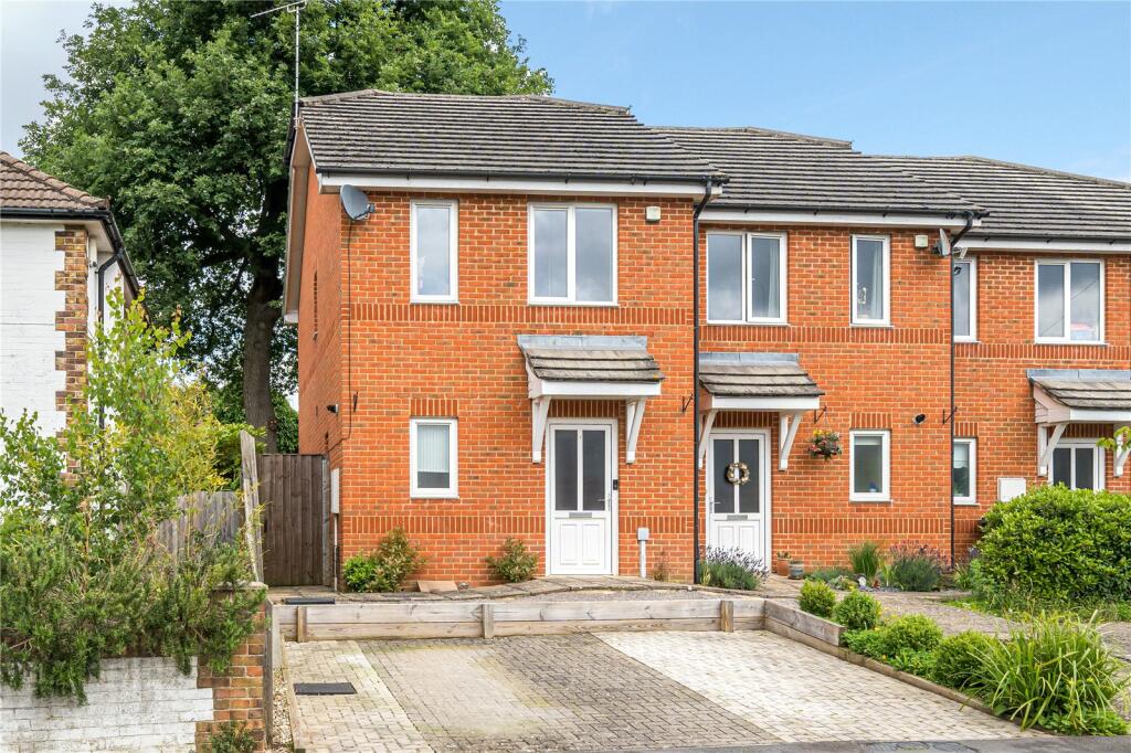 2 bedroom end of terrace house for sale in Larkfield Road, Sevenoaks
