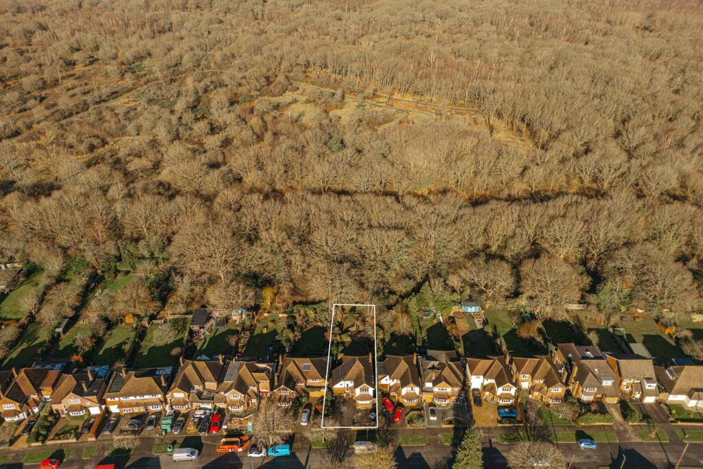 4 bedroom detached house for sale in Broadhurst, Ashtead, KT21