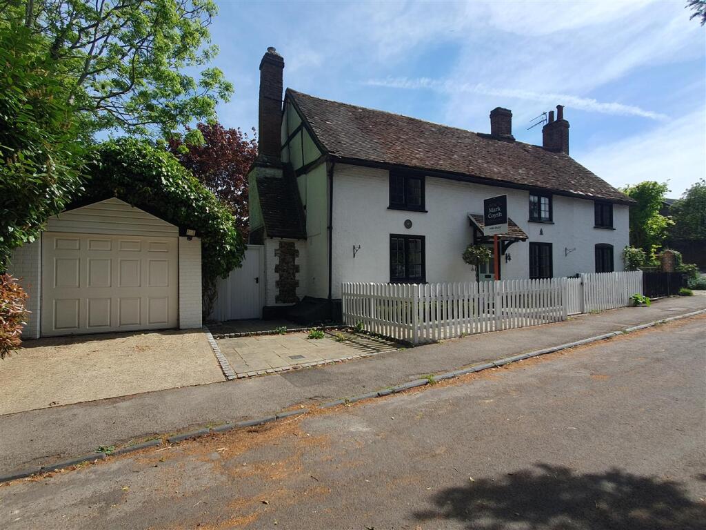 Main image of property: Leatherhead Road, Great Bookham, Leatherhead