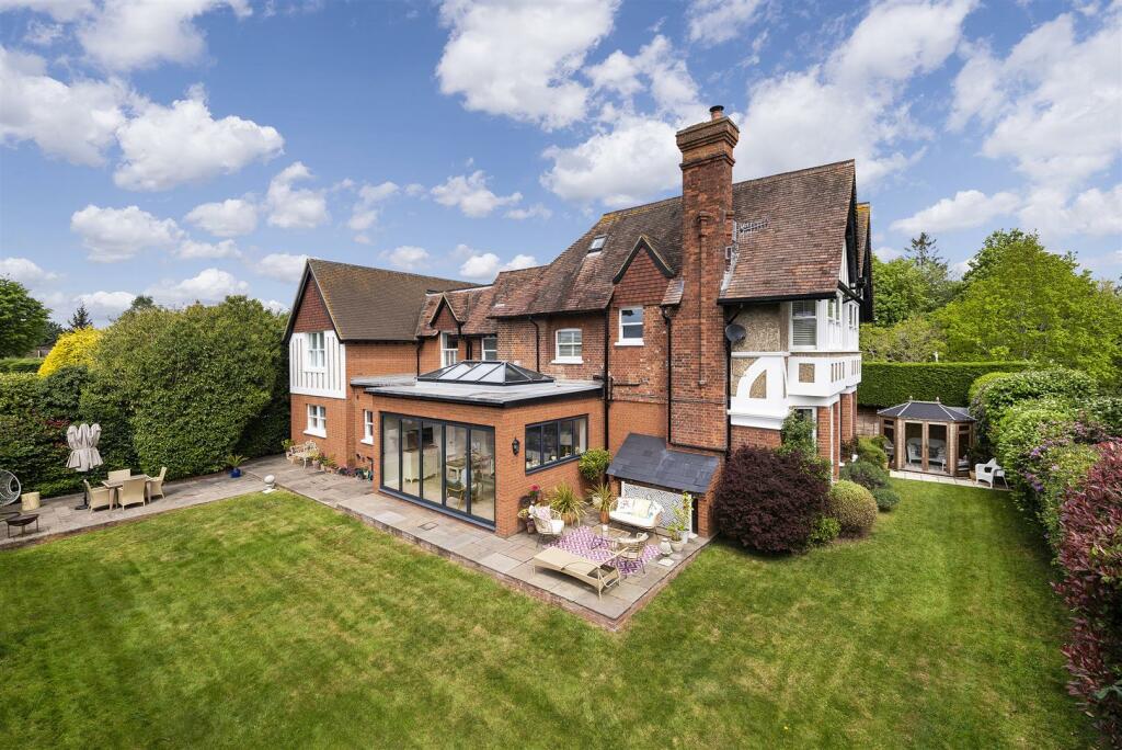 5 bedroom detached house for sale in Tonbridge / Hildenborough Borders ...