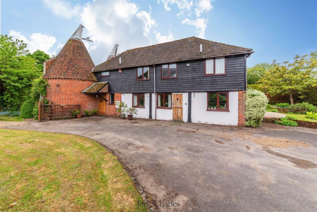5 bedroom detached house for sale in Stanford Lane, Hadlow, Tonbridge, TN11