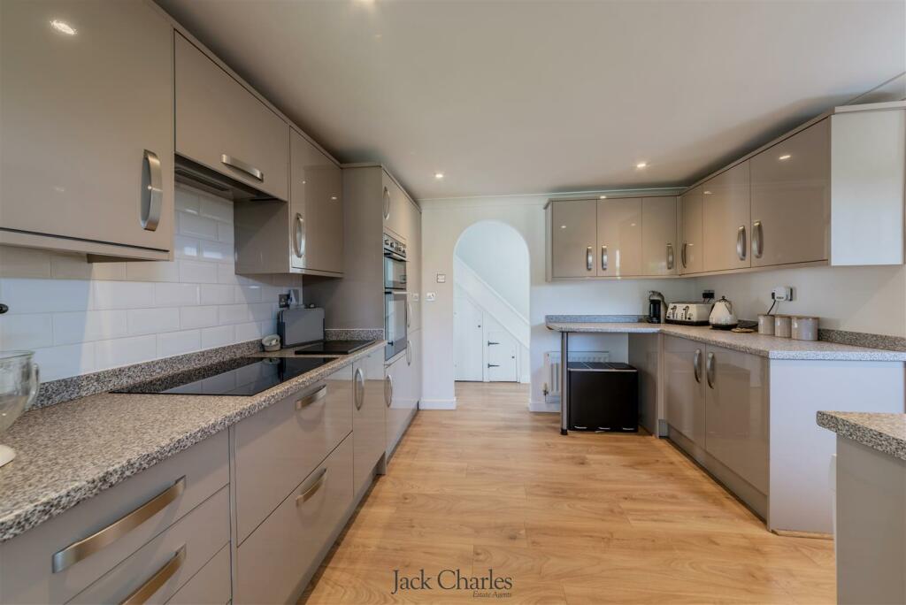 3 bedroom semidetached house for sale in Twyford Road, Hadlow