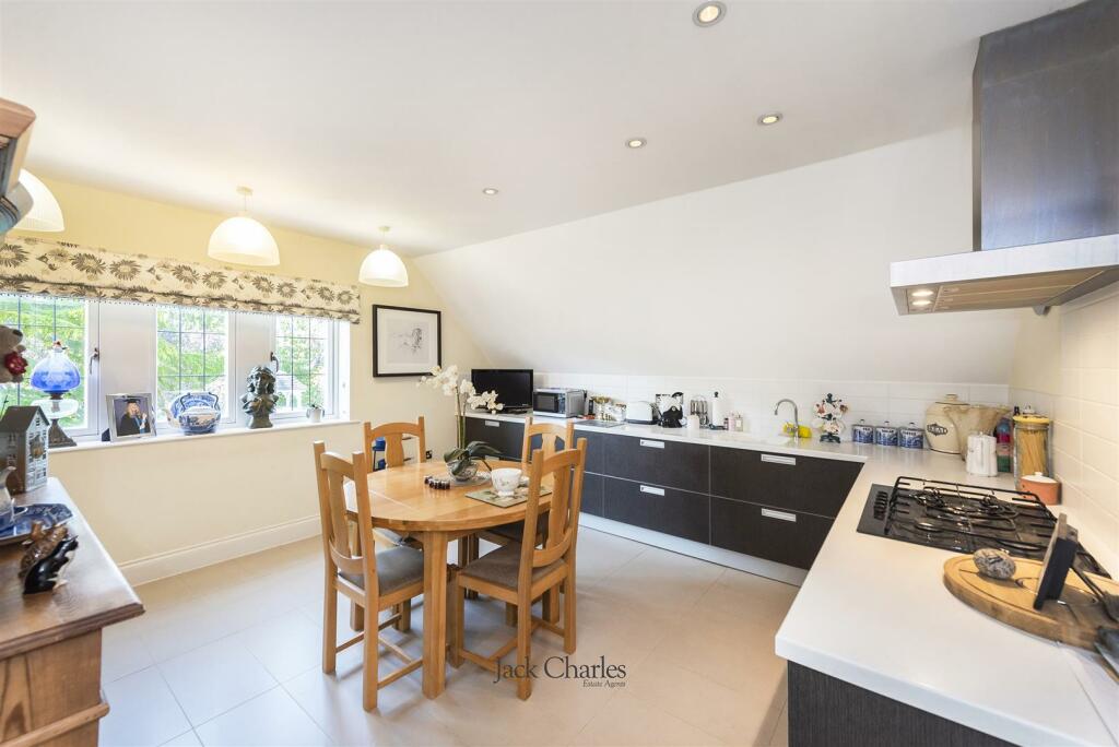 2 bedroom apartment for sale in Kingswood Road, Tunbridge Wells, TN2