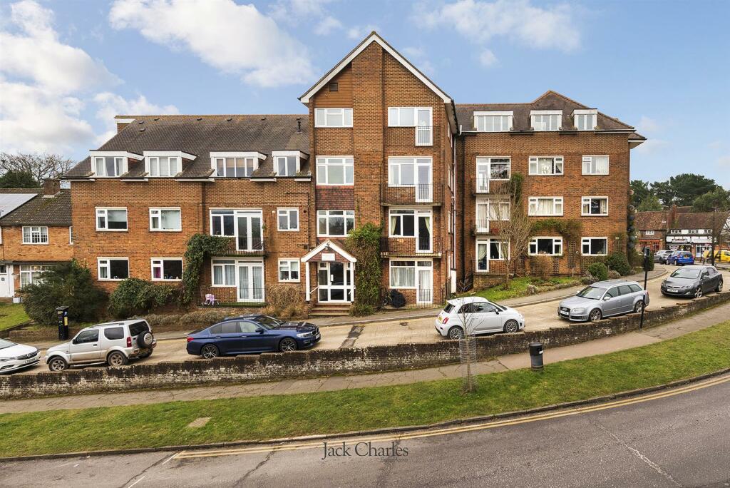 2 bedroom flat for sale in Croydon Road, Westerham, TN16