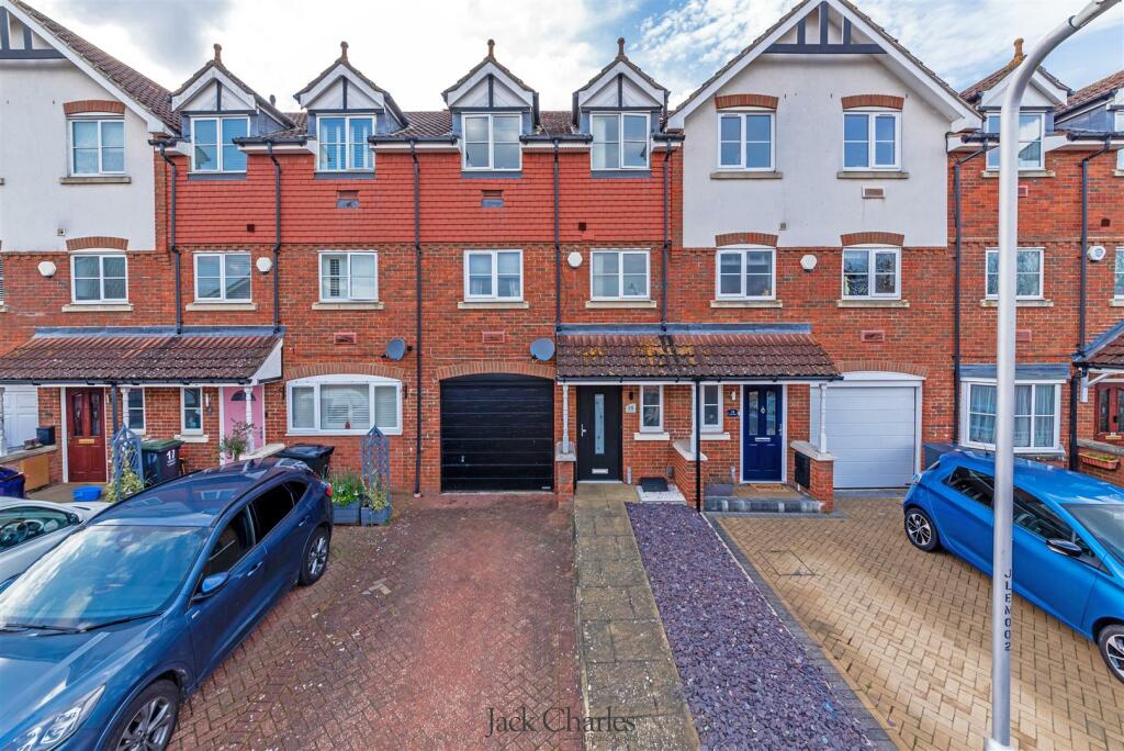 4 bedroom terraced house for sale in Lewis Mews, Snodland, ME6