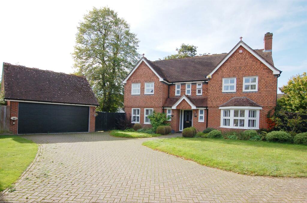 5 bedroom detached house for rent in The Haydens, Tonbridge, TN9