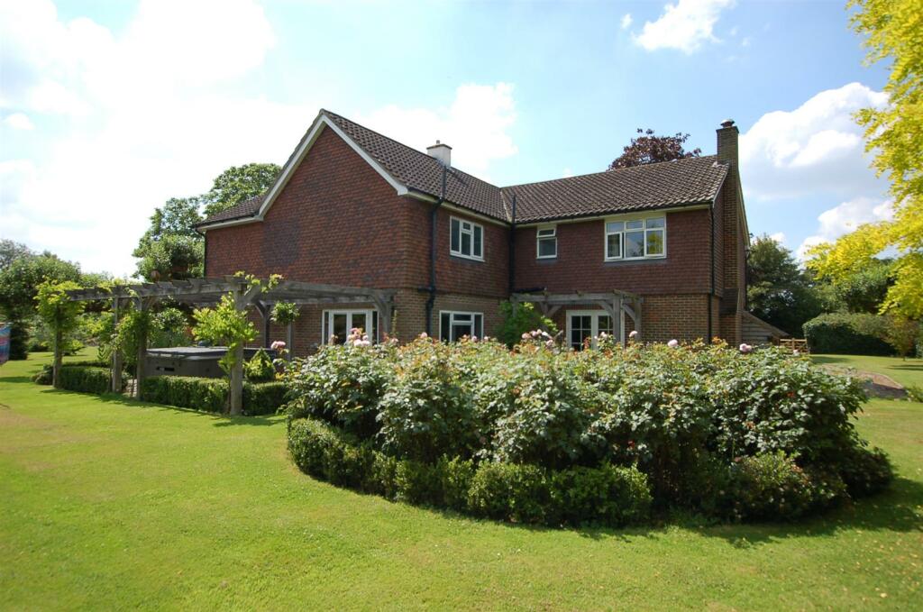 6 bedroom detached house for sale in Blackmans Lane, Hadlow, Tonbridge