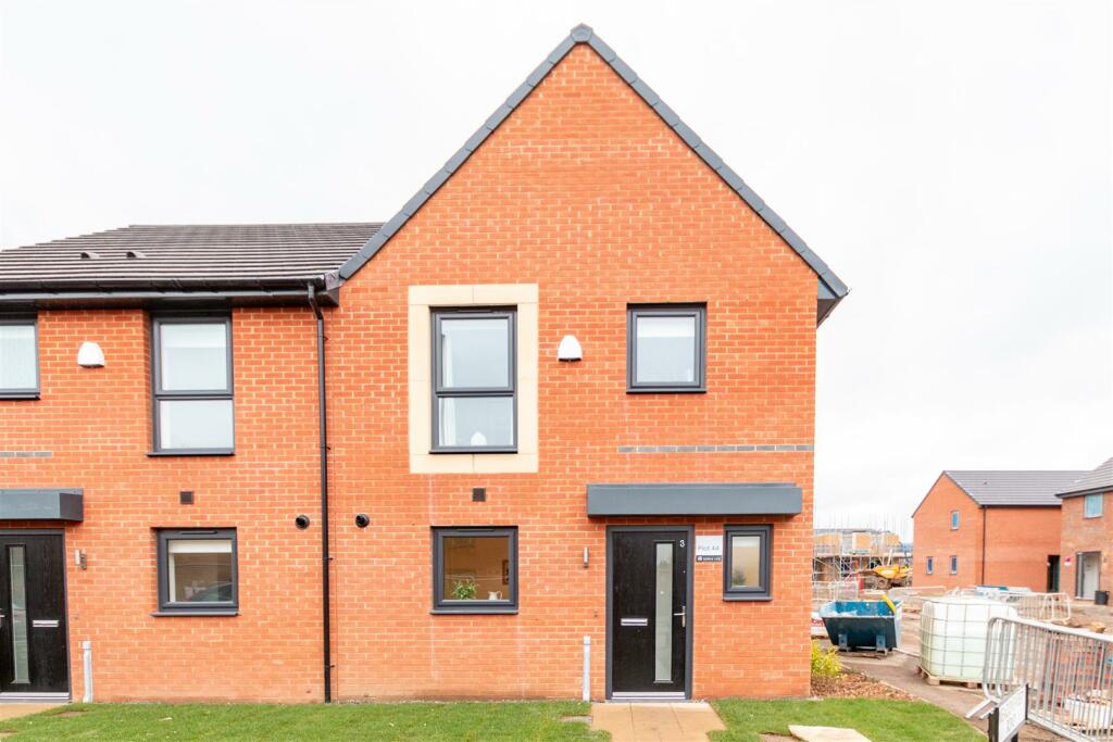 3 bedroom terraced house for rent in Raleigh Court, Walsall, WS2