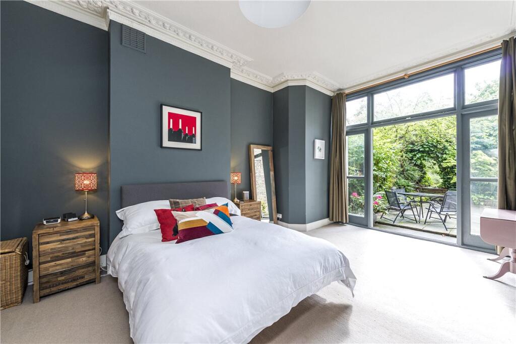 Main image of property: Earlsfield Road, London, SW18