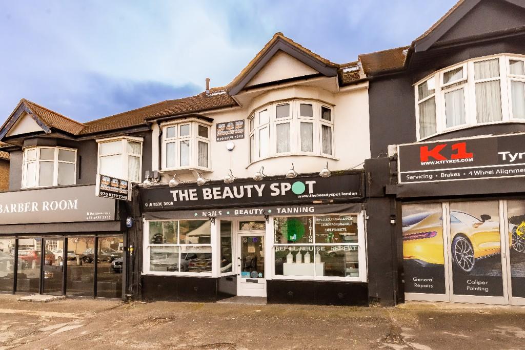 2 bedroom apartment for sale in Chigwell Road, London, E18