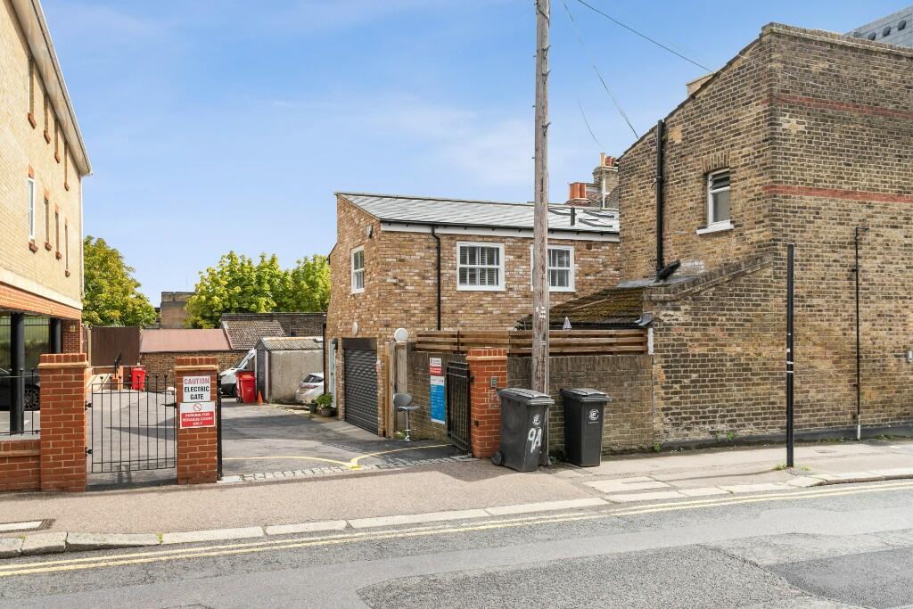 Main image of property: Victoria Road, Buckhurst Hill, Essex, IG9
