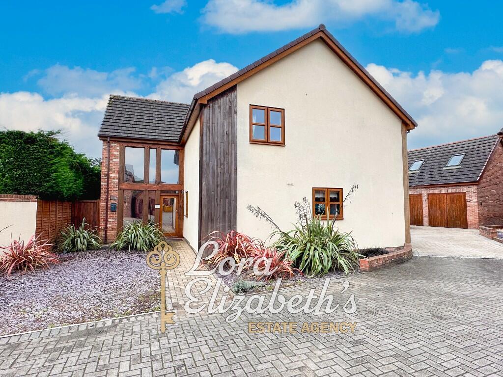4 bedroom detached house for sale in Watnall Road, Hucknall, NG15