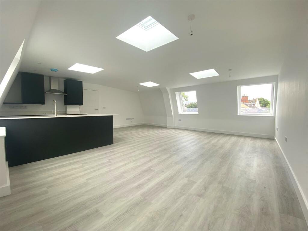 2 bedroom apartment for sale in Brandon Place, Brandon Parade