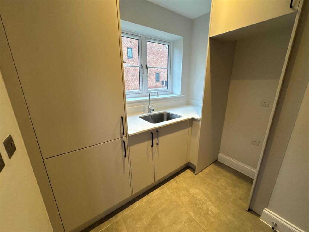 Additional property image - Bishopton Lane, Bishopton, Stratford-Upon-Avon