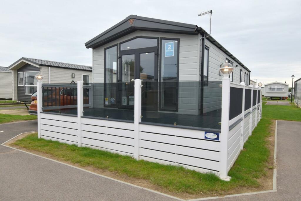 2 bedroom park home for sale in Hythe Road, Dymchurch, Romney Marsh, TN29