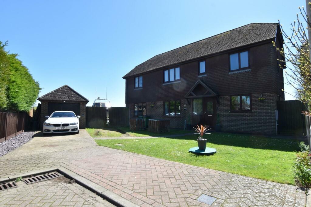 4 bedroom detached house for sale in Wade Close, St. Mary In The Marsh