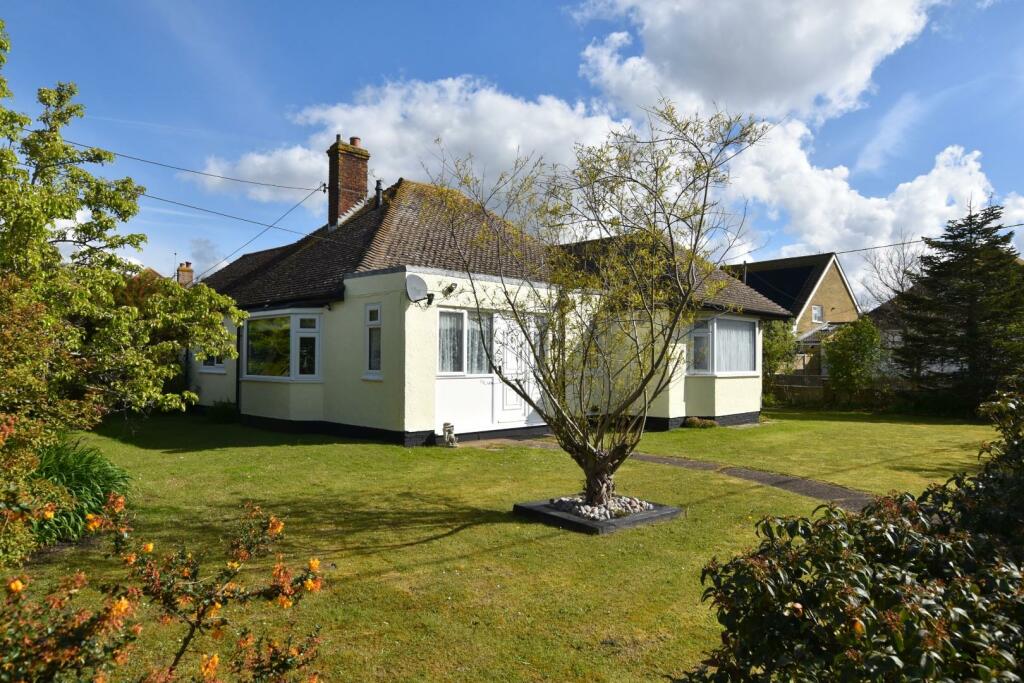 3 bedroom detached bungalow for sale in Kingsway, Dymchurch, Romney