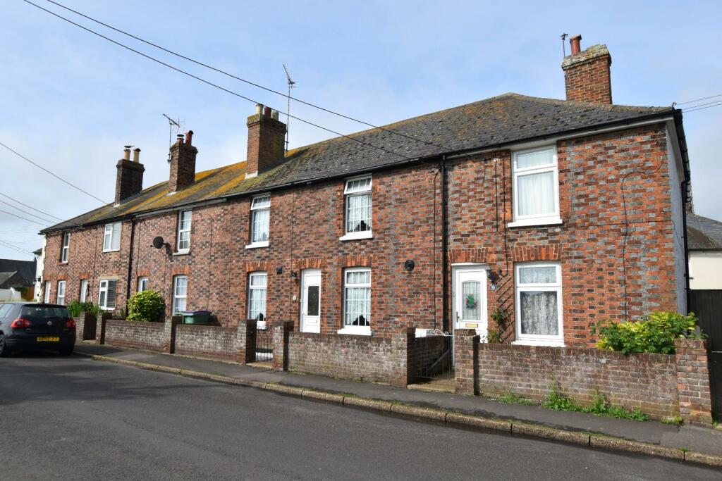 4 bedroom terraced house for sale in Skinner Road, Lydd, TN29