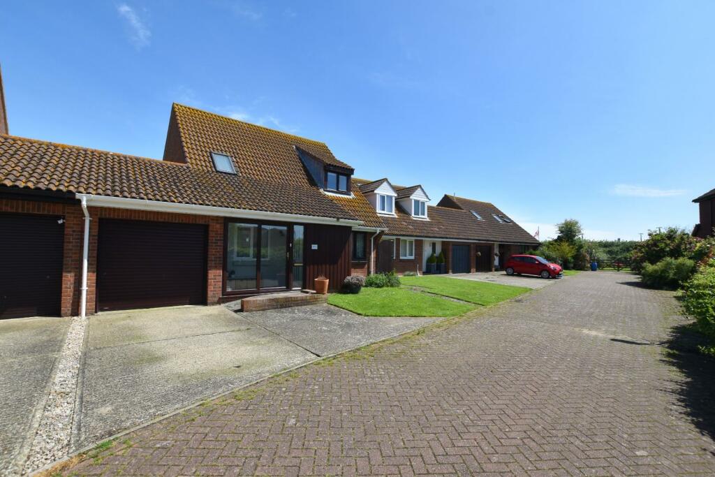 3 bedroom link detached house for sale in Seabourne Way, Dymchurch