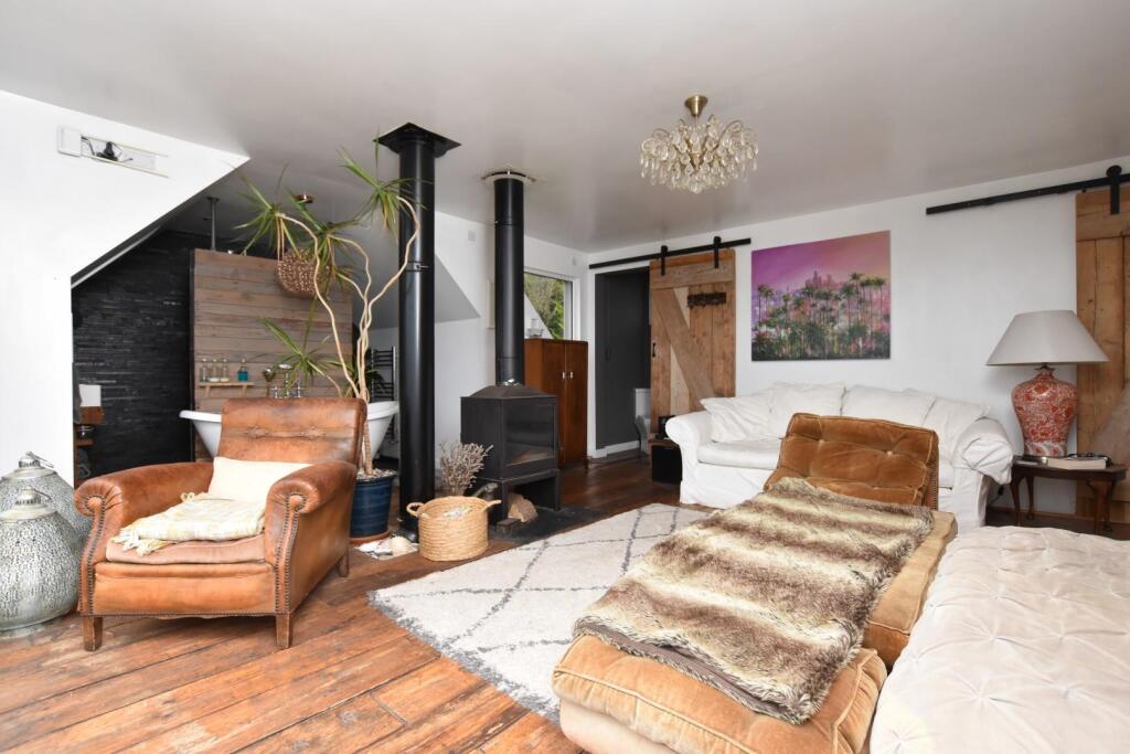 Additional property image - Naildown Close, Hythe
