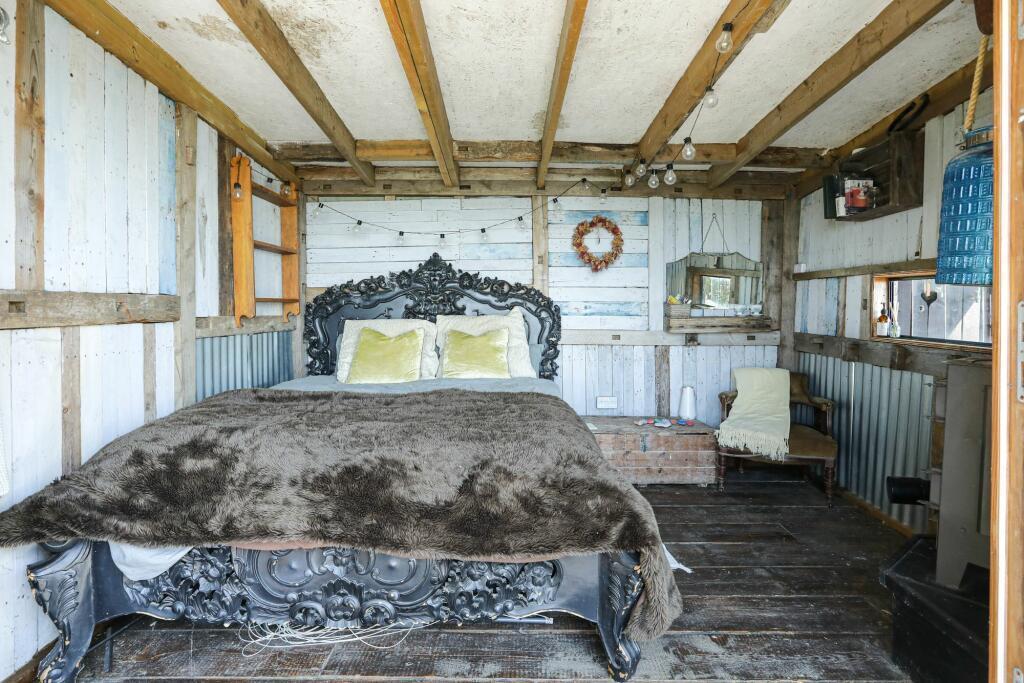 Additional property image - Naildown Close, Hythe