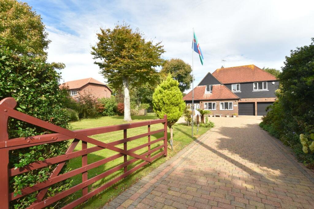 5 bedroom detached house for sale in Littlestone Road, Littlestone, New Romney, TN28