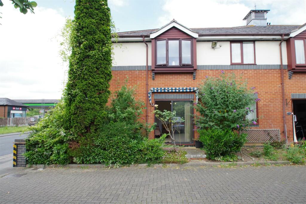 Main image of property: Reading Road, Pangbourne