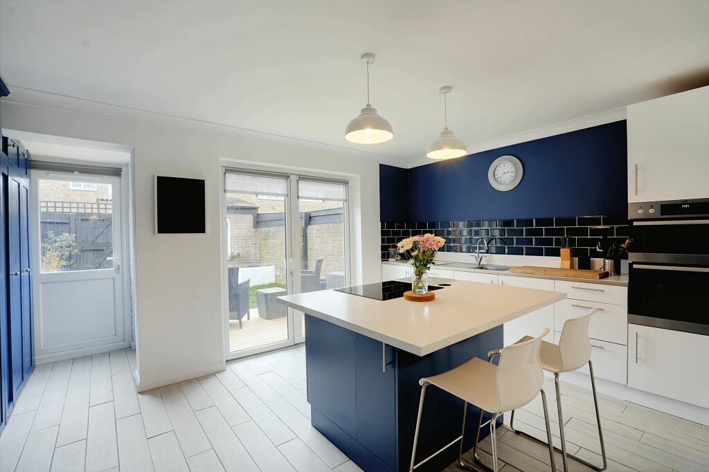 2 bedroom end of terrace house for sale in Selbourne Walk, Maidstone, ME15