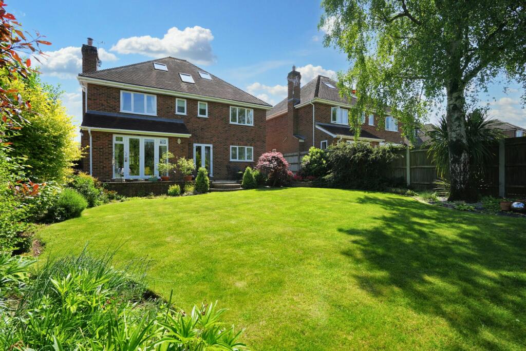 5 bedroom detached house for sale in Dean Street, East Farleigh, ME15