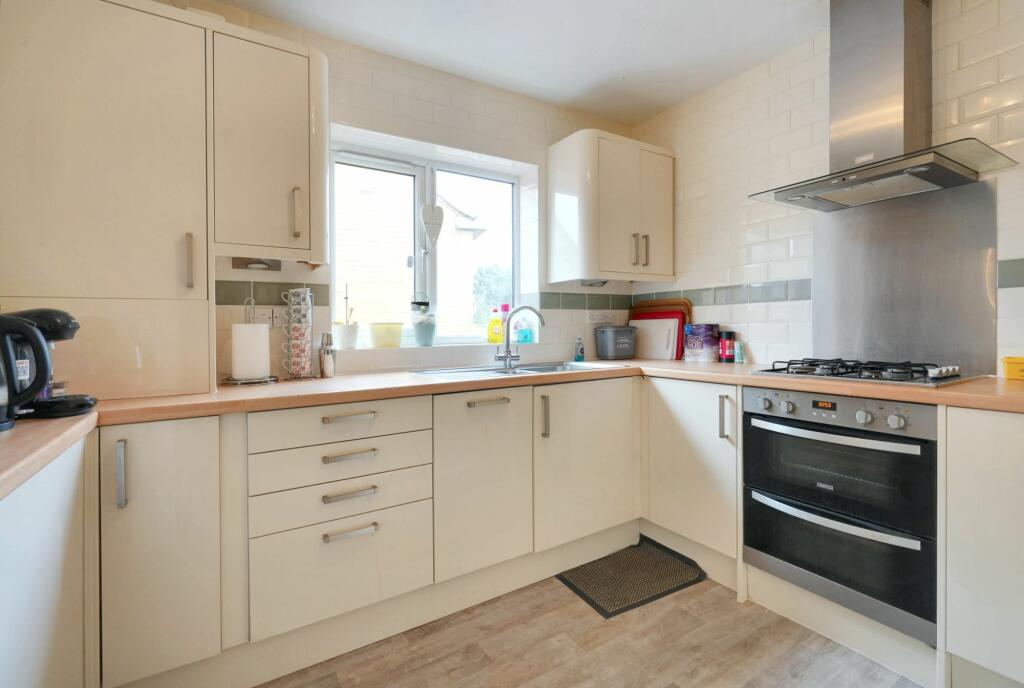 3 bedroom semidetached house for sale in Tudor Avenue, Maidstone, ME14