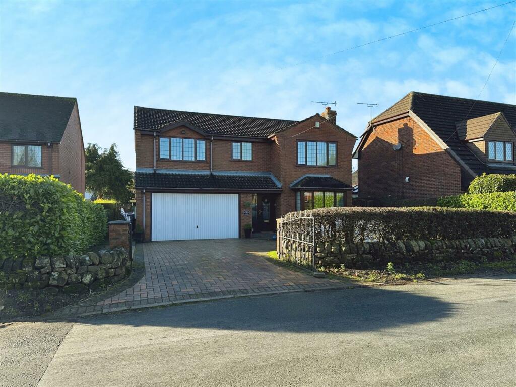4 bedroom detached house for sale in Folly Lane, Cheddleton