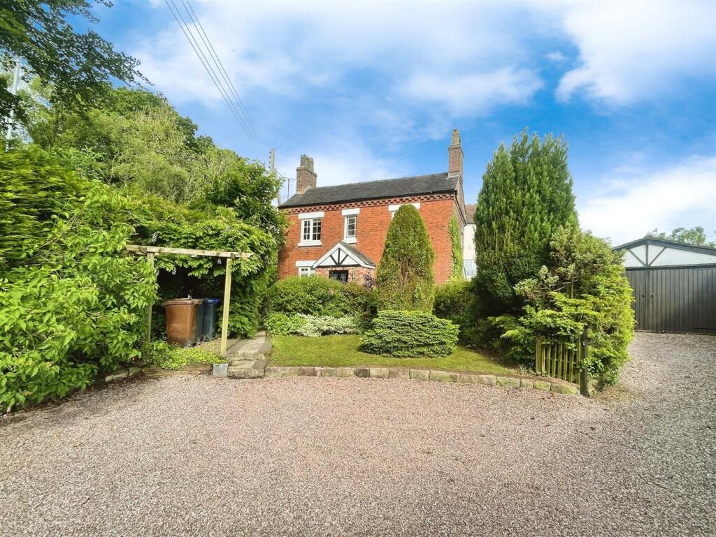 3 bedroom detached house for sale in Ladderedge, Leek, Staffordshire