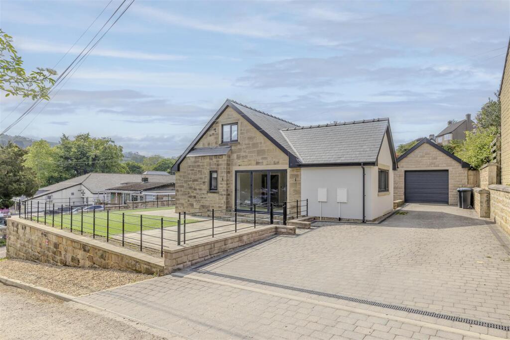 4 bedroom detached house for sale in Edgefold Road, Matlock, Derbyshire ...