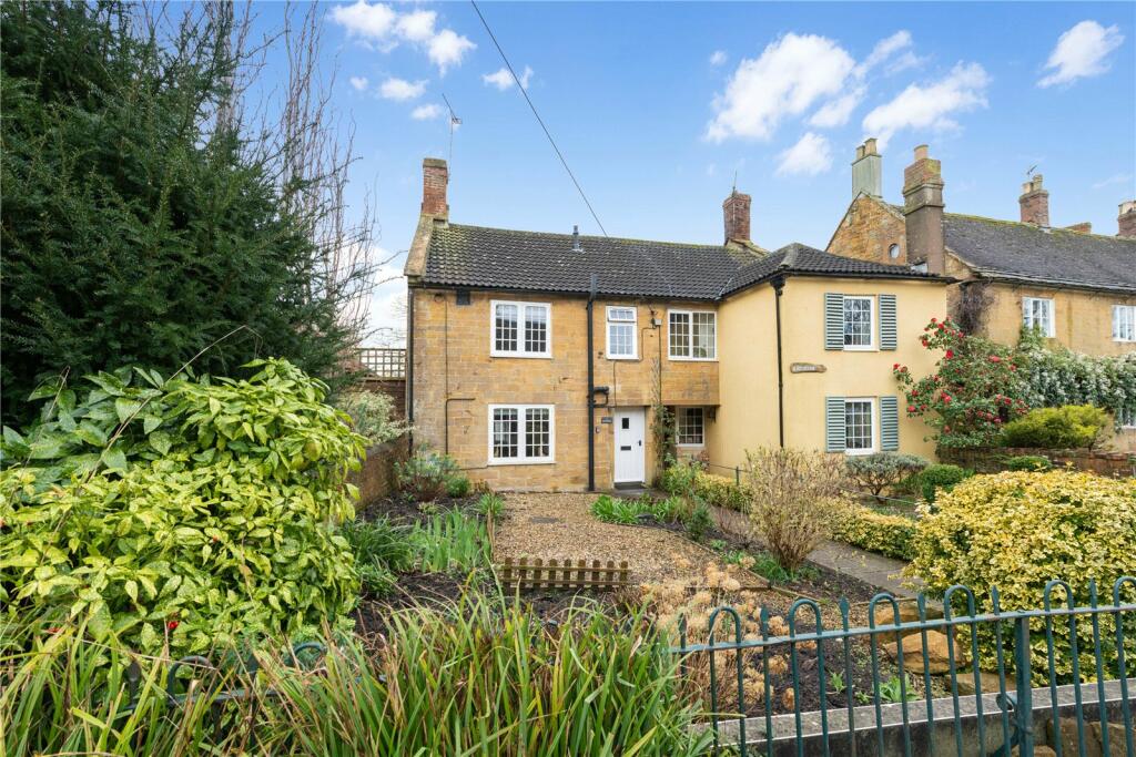 2 bedroom semidetached house for sale in The Green, Martock, TA12