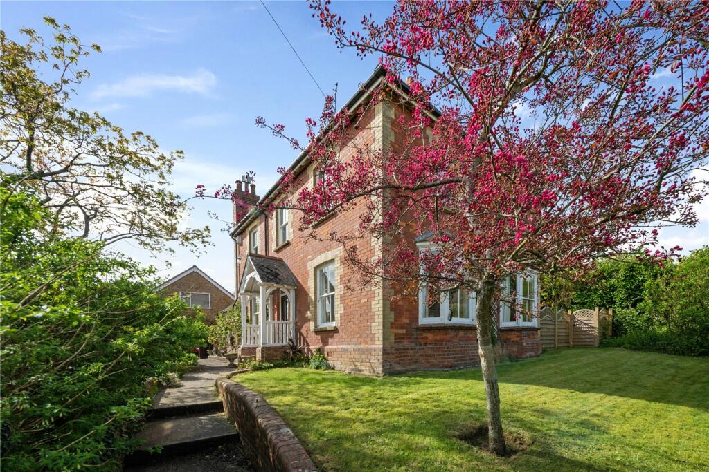 4 bedroom detached house for sale in Ansford Road, Castle Cary, BA7