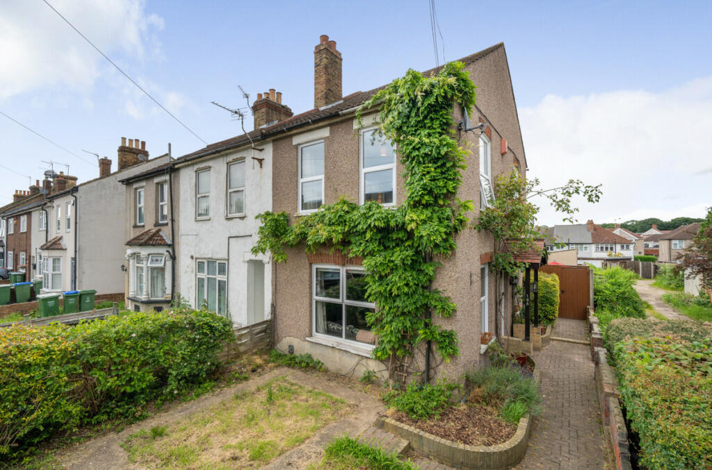 3 bedroom end of terrace house for sale in Brook Street, Erith, DA8 1DZ